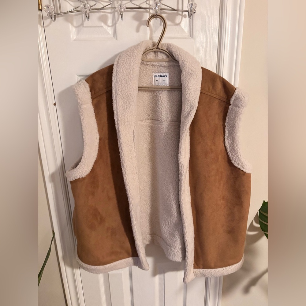 Old Navy Tan and Cream Fleece Vest